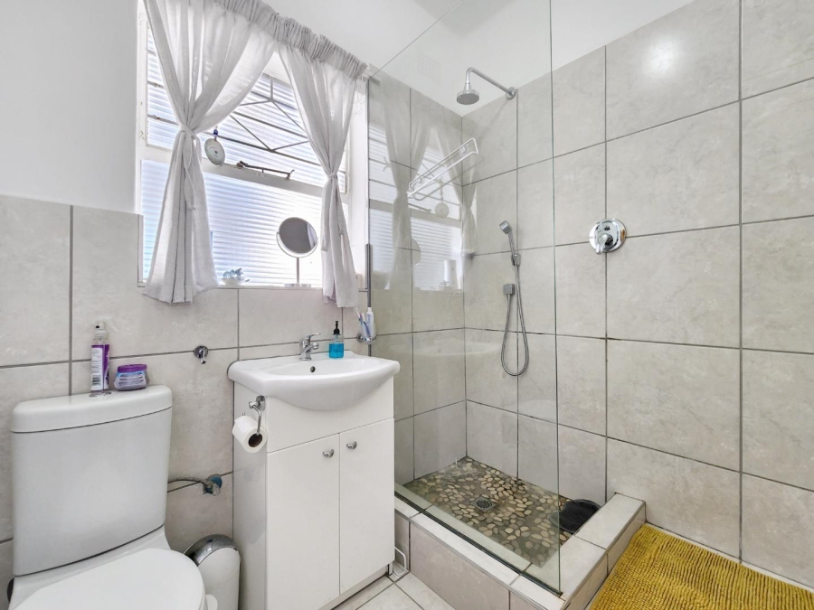 To Let 1 Bedroom Property for Rent in Vredehoek Western Cape